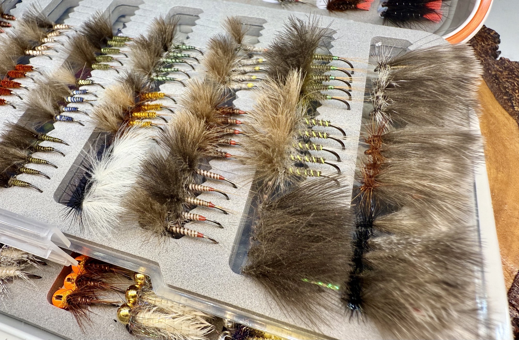 Zestaw much Mix — Nimfy, Kiełże, Mokre Muchy, Suche Muchy i Mikro Nimfy, 405 szt. (#10/12/14/16/18/20)